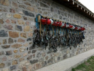  Harnesses and helmets for the circuit 